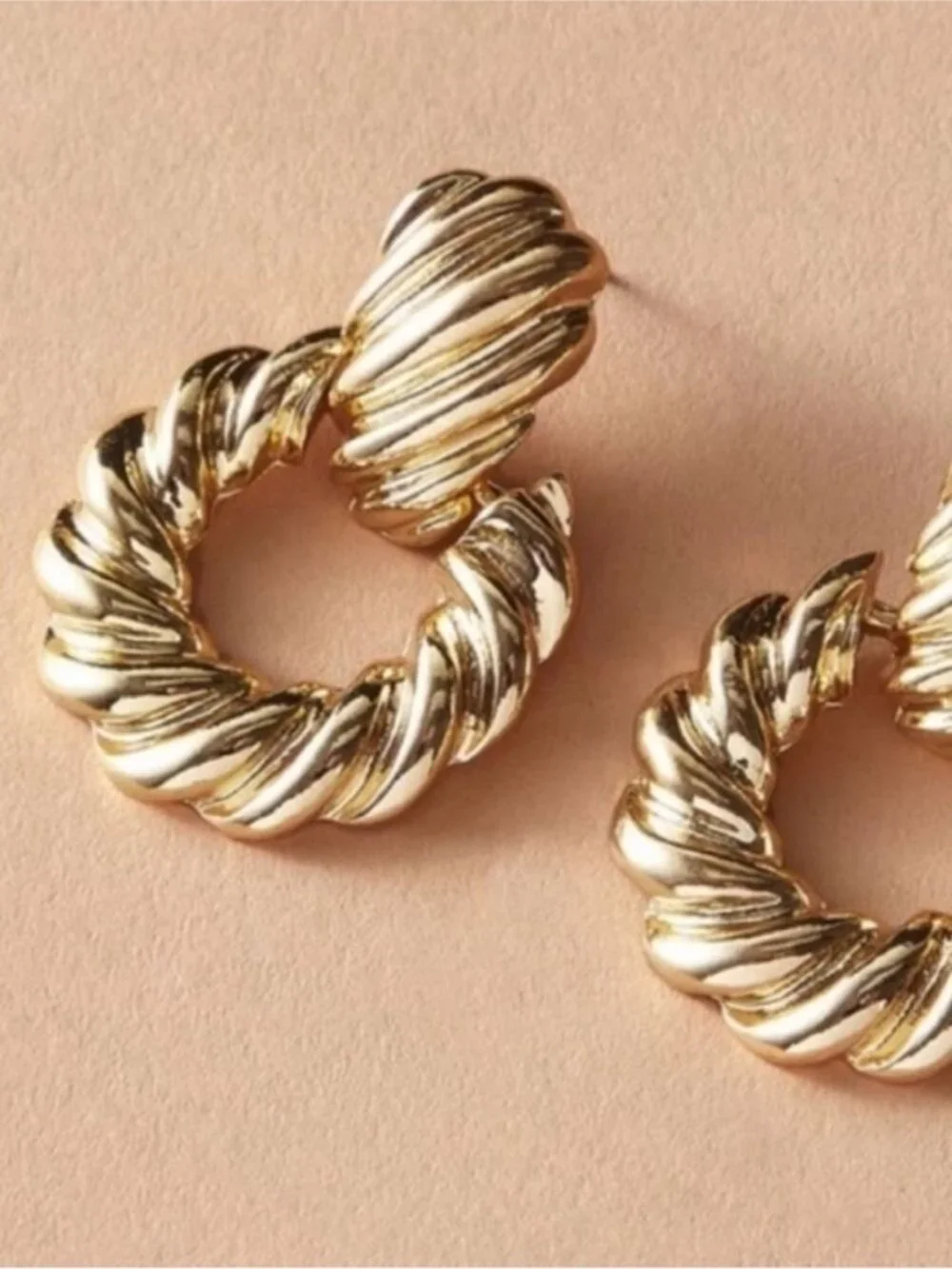 New! Gold Twist Circlet Earrings (1019) NWOT